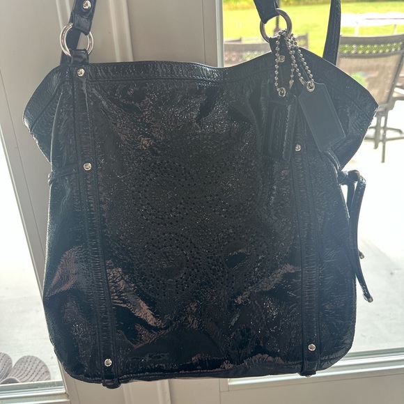 VINTAGE. Coach Aubrey Navy Tote. Good Condition. Goes for a lot on ebay. - Picture 4 of 5